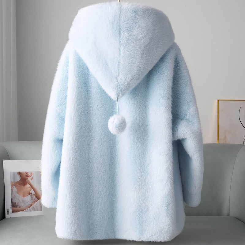 Stilla | Faux-Fur-Hoodie med Pom-Detaljer