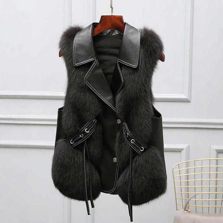 Stilla | Kunstpels-Vest med Taljeret Forside og Reverskrave