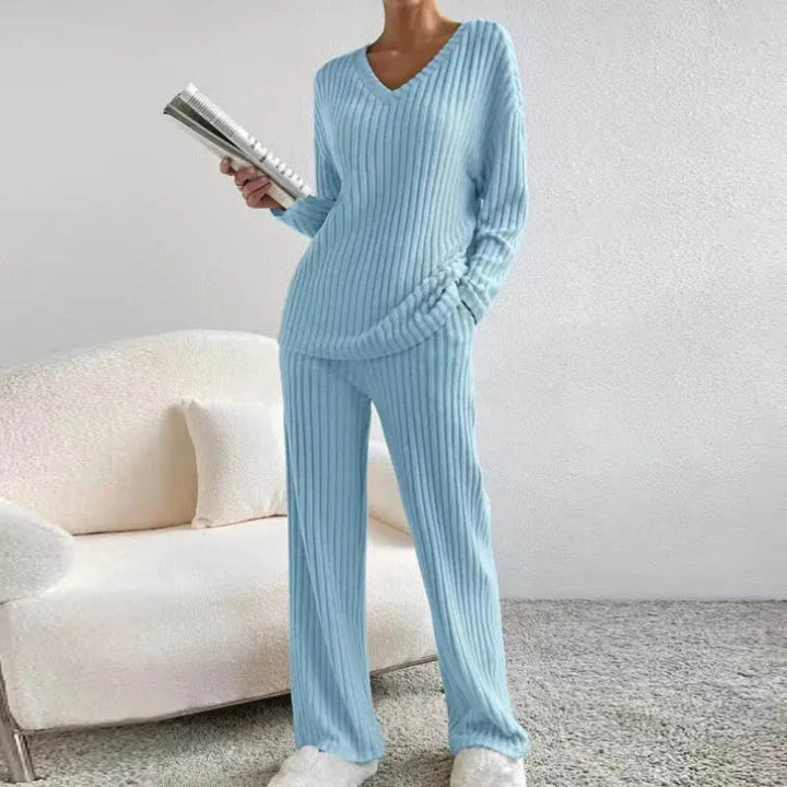 Stilla | Loungewear-Sæt I Bomuldsblanding med V-Hals og Brede Bukser