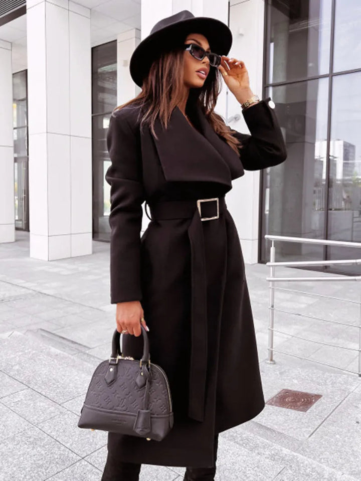 Stilla | Elegant Trenchcoat Look