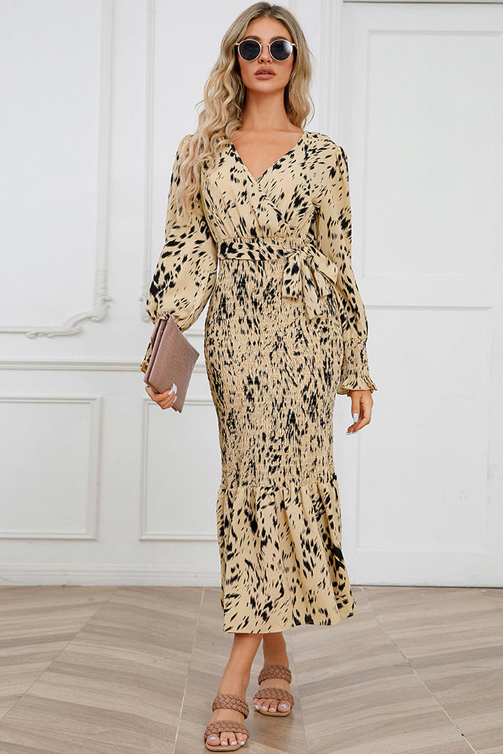 Stilla | V-Hals Smocked Midi Kjole