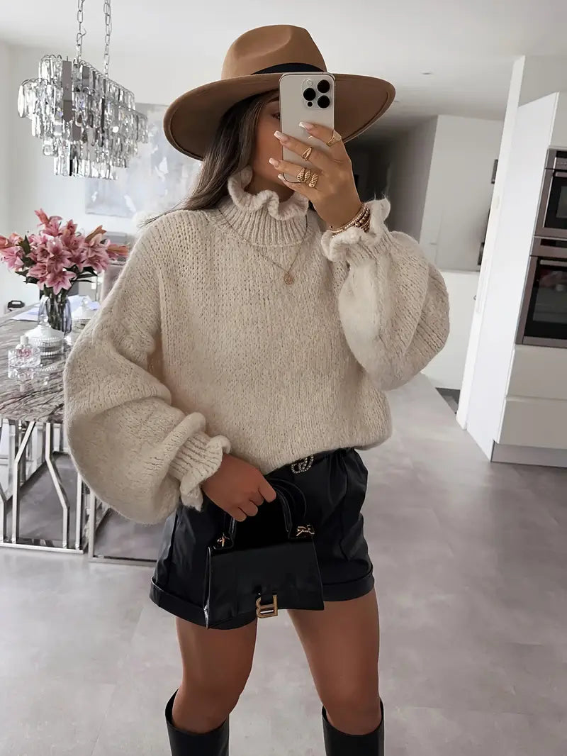 Stilla | Pullover med Ståkrave og Volanger