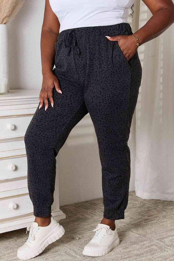 Stilla | Bae Leopard Print Joggers Med Lommer