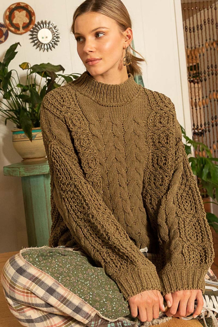 Stilla | Pullover med rullekrave og snoet strik