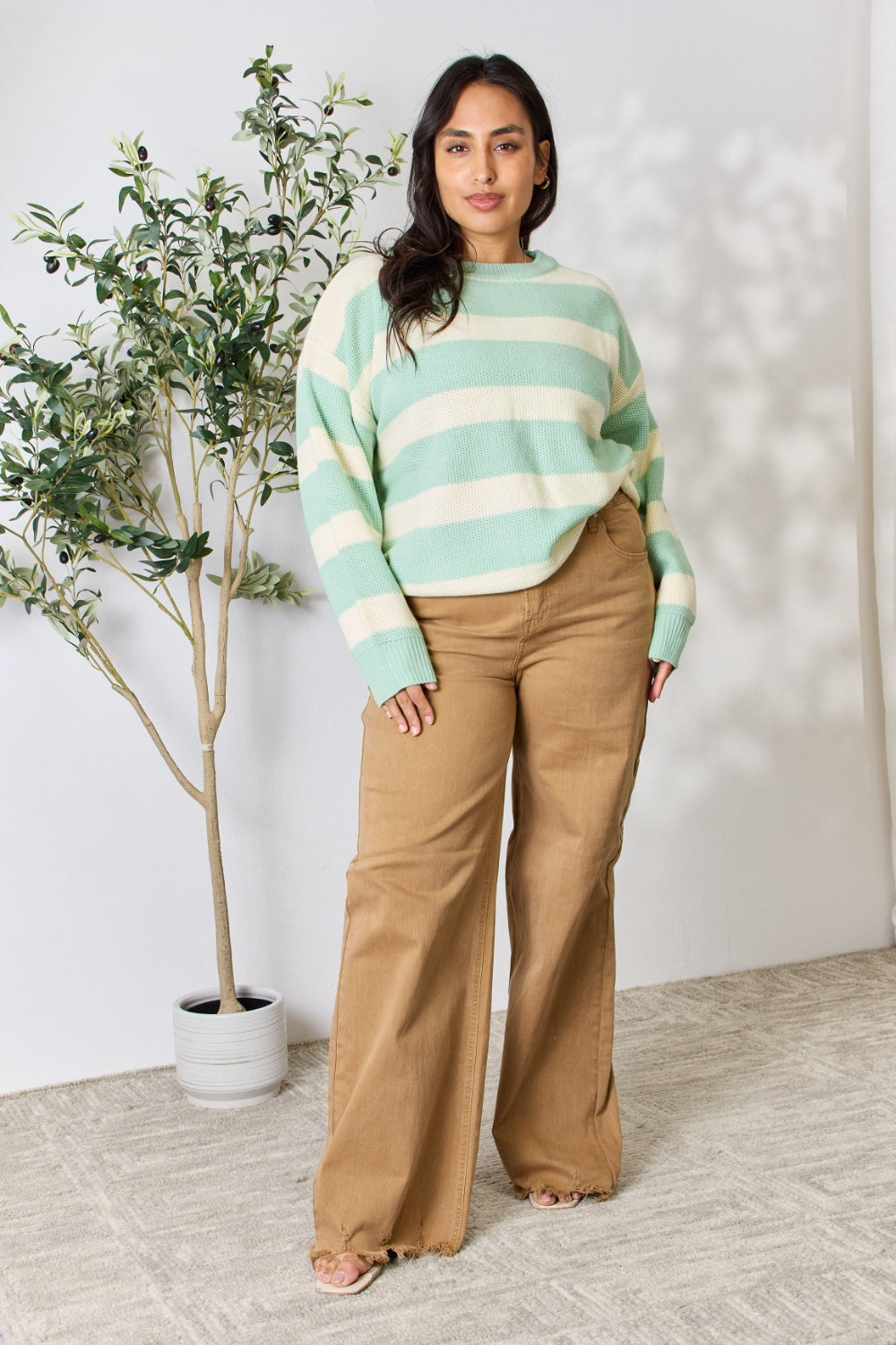 Stilla | In Love Ful størrelses kontrast stribet rund hals sweater