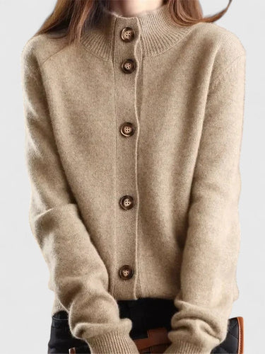 Stilla | Klassisk Cardigan med Knaplukning