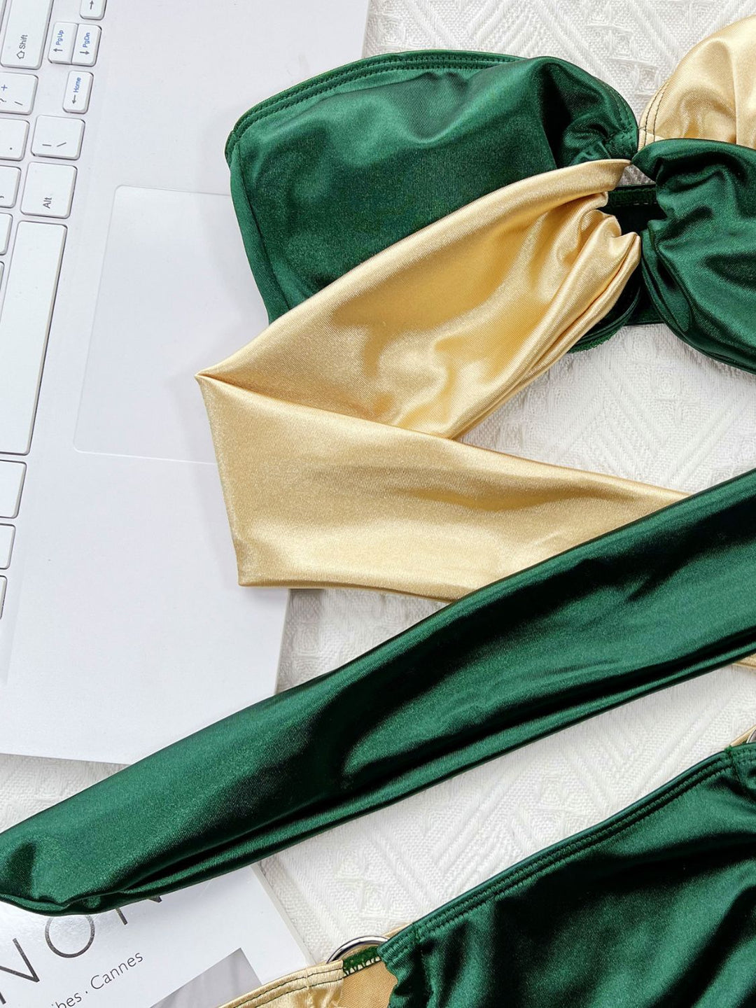 Stilla | Tone Ring Detalje Tied Bikini Sæt