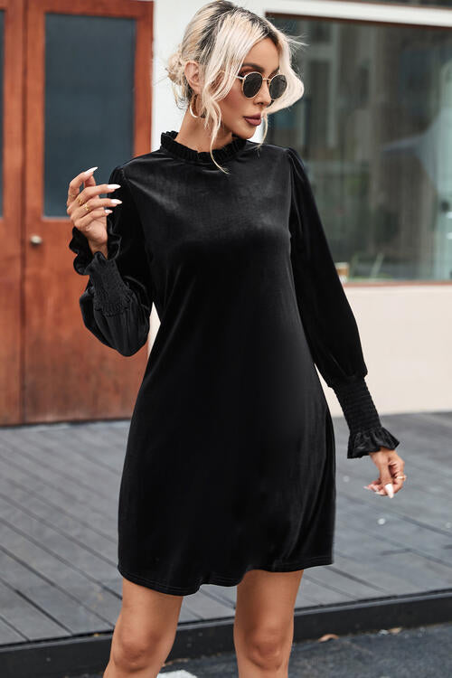 Stilla | Hals Smocked Langærmet Mini Kjole