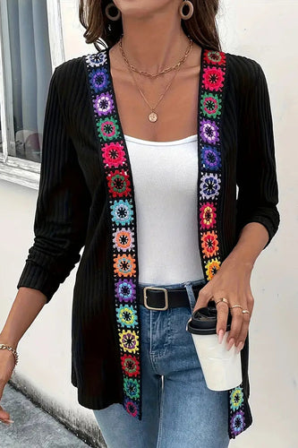 Stilla | Boho Strik Cardigan med Blomsterdetalje og Lange Ærmer