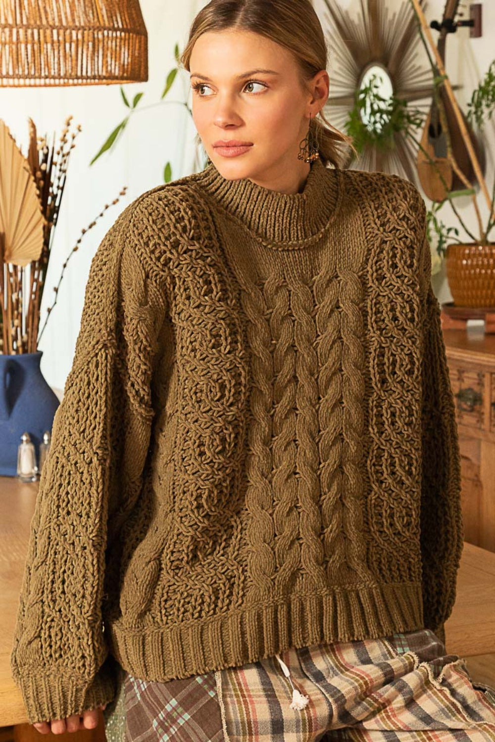Stilla | Pullover med rullekrave og snoet strik