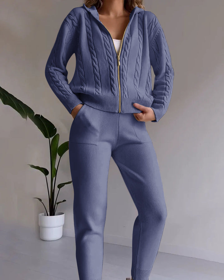 Stilla | Casual Jacquard Cardigan Sæt med Twist Design