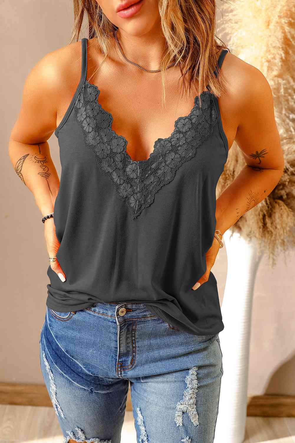Stilla | Størrelse Blonde Trim V-hals Cami Top