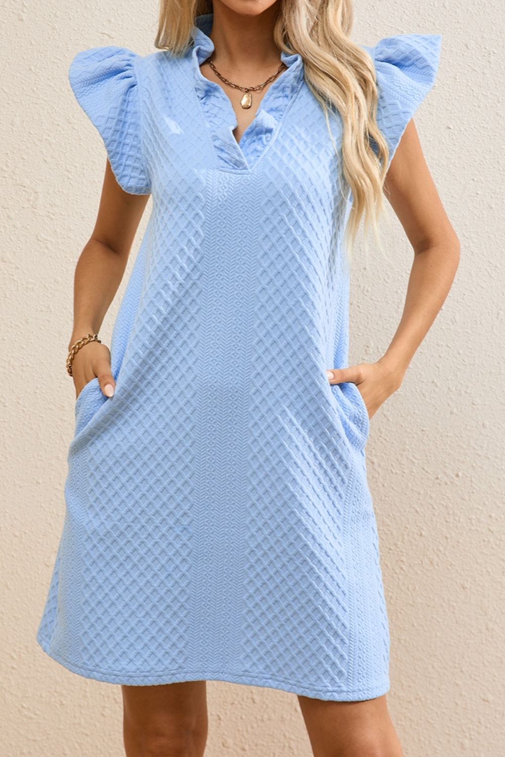 Stilla | V-hals cap sleeve mini kjole