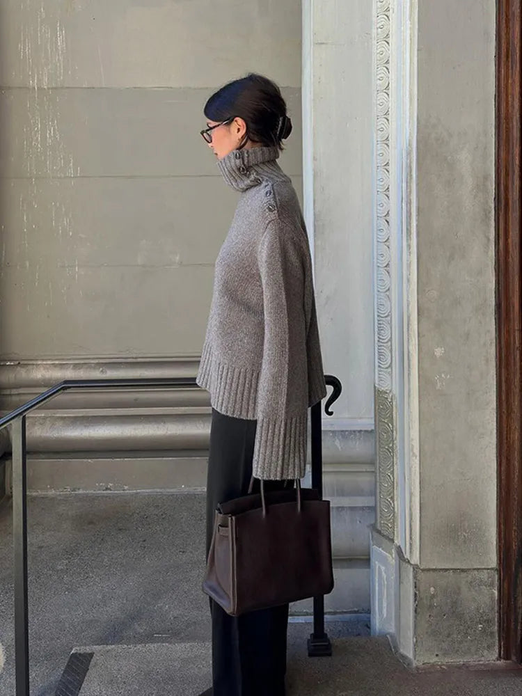 Stilla | Cozy Sweater med Knappet Ståkrave og Afslappet Pasform