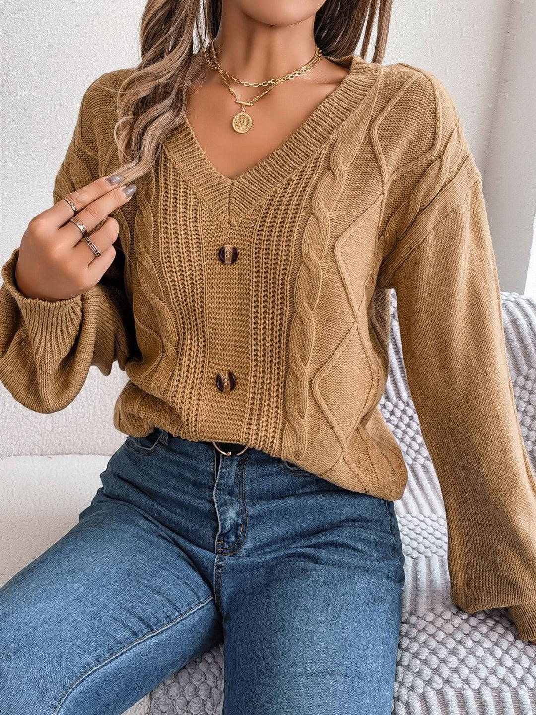 Stilla | Strikknappet V-hals Sweater