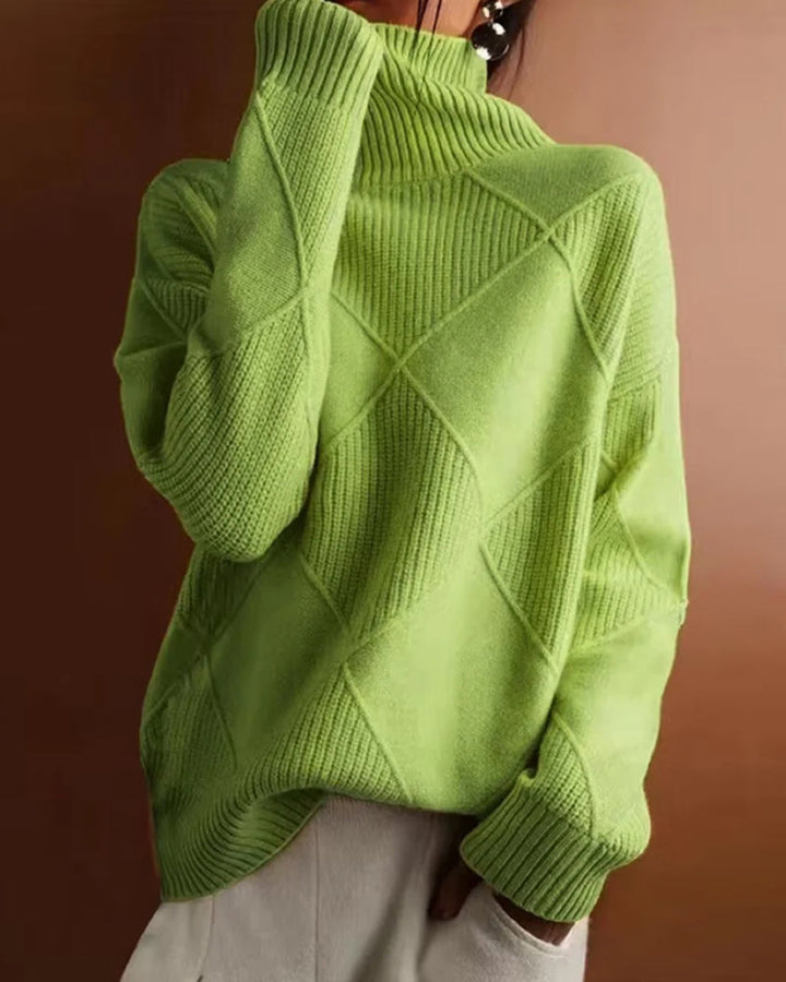 Stilla | Enkeltfarvet Elegant Rullekrave Sweater med Rombermønster