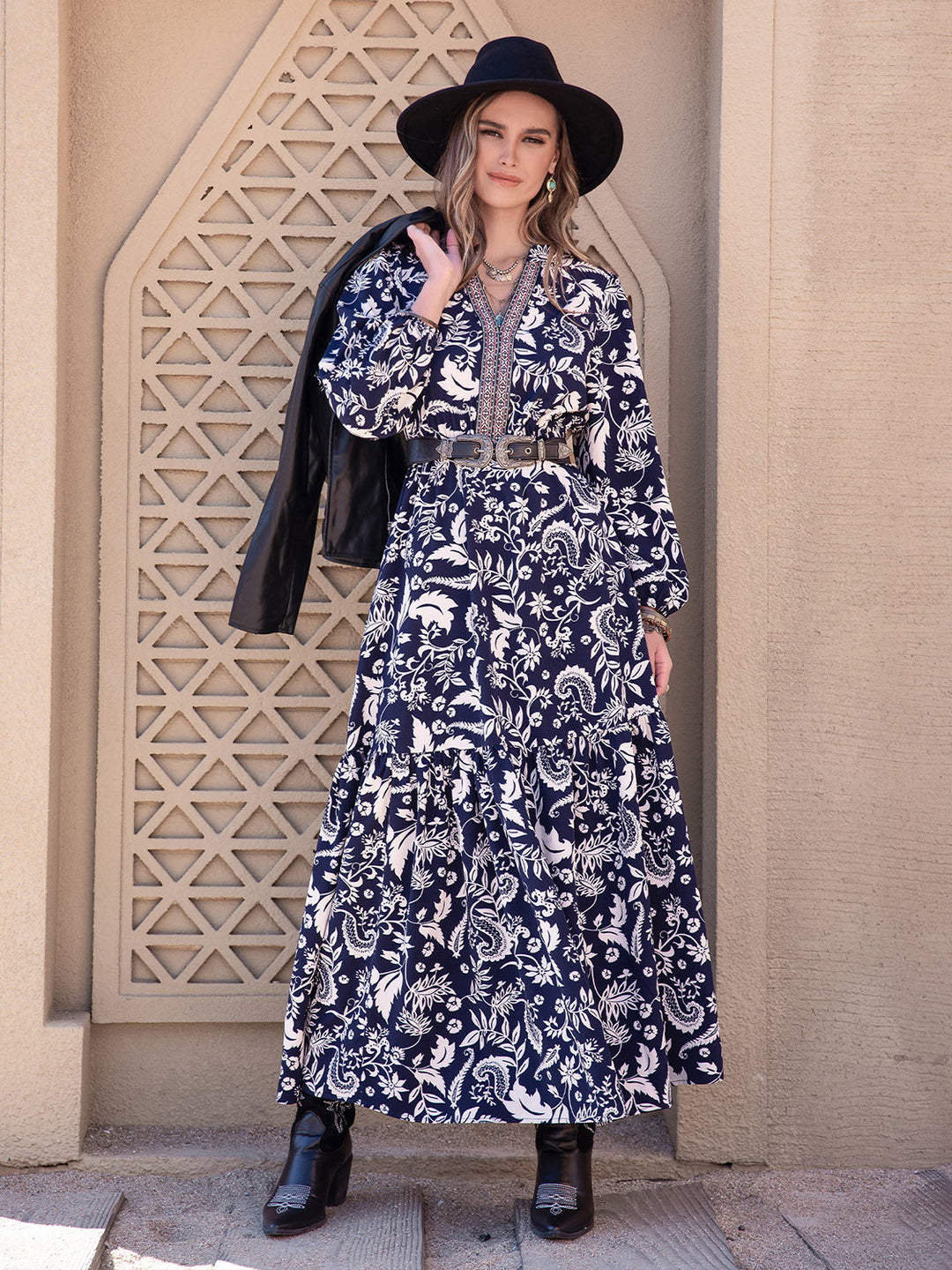 Stilla | Notched Neck Maxi Kjole