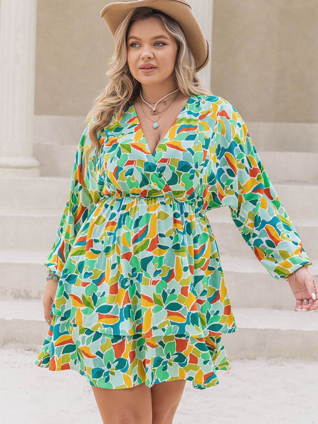 Stilla | Plus Size Printed Surplice Langærmet Mini Kjole