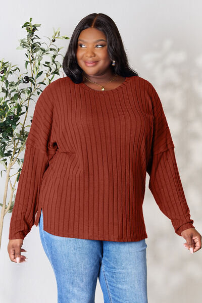 Stilla | Bae Full Size Ribbet Rund Hals Slids Strik Top