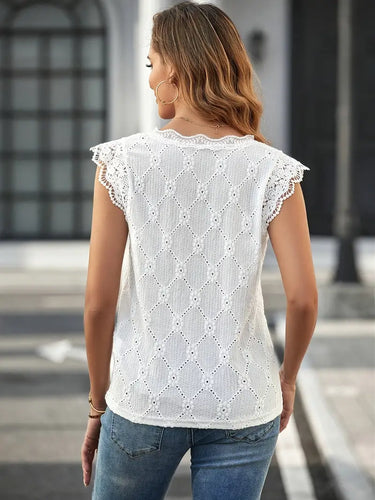 Stilla | Blomstret Bluse med V-Hals og Blondebroderi