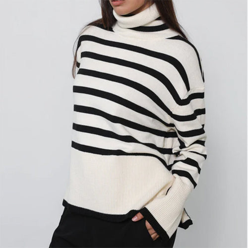 Stilla | Turtleneck Flare Sleeve Sweater