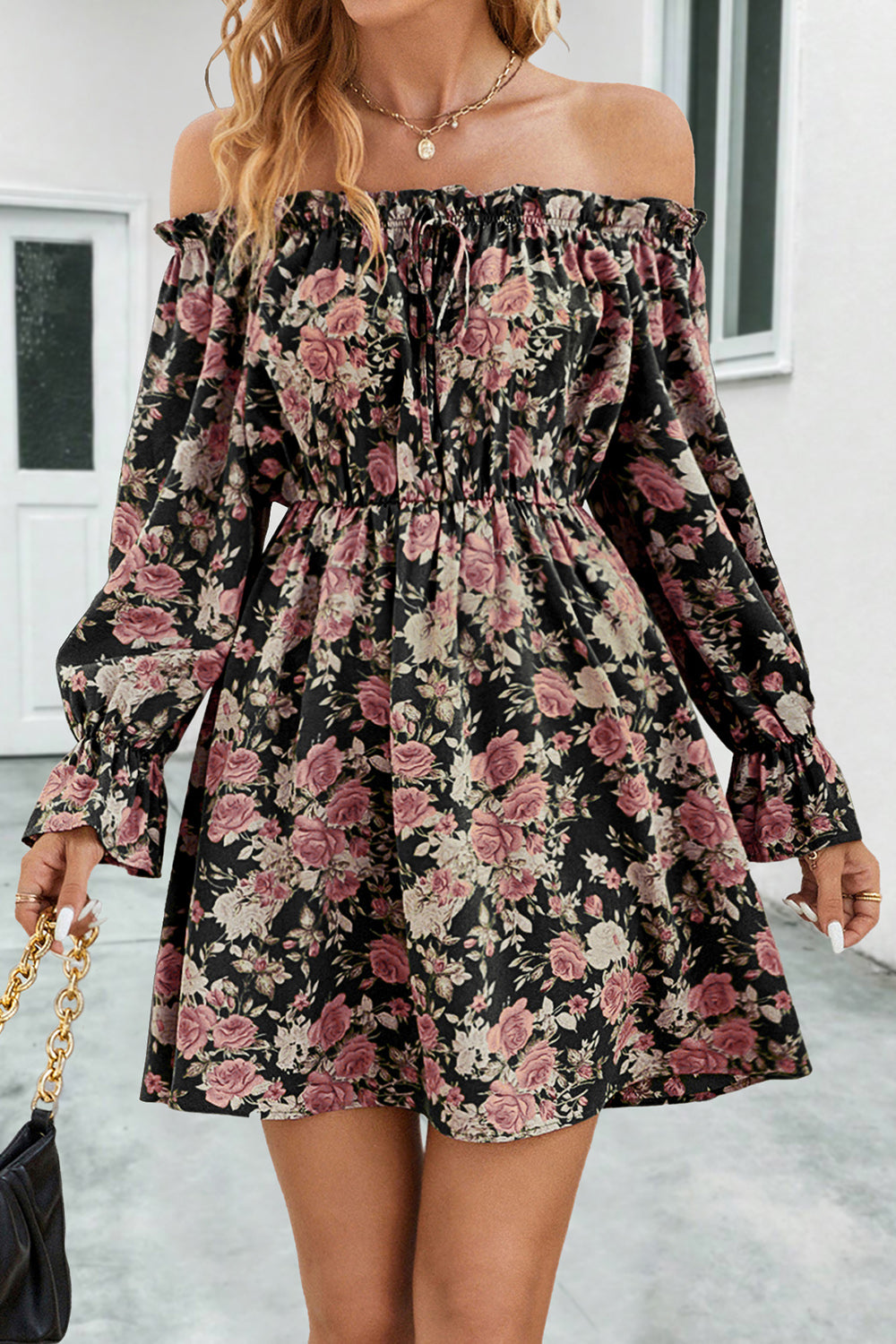 Stilla | Off-Shoulder Flounce Ærme Kjole