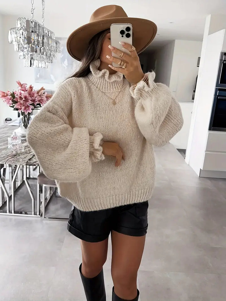 Stilla | Pullover med Ståkrave og Volanger