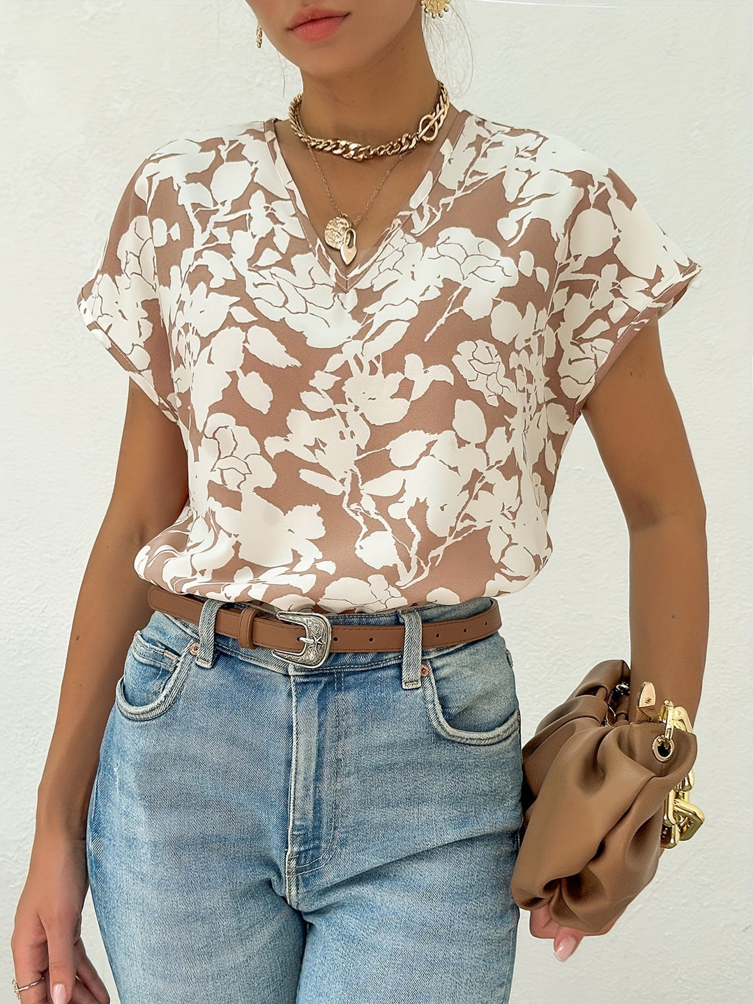 Stilla | Bluse med V-hals til damer med floral mønster