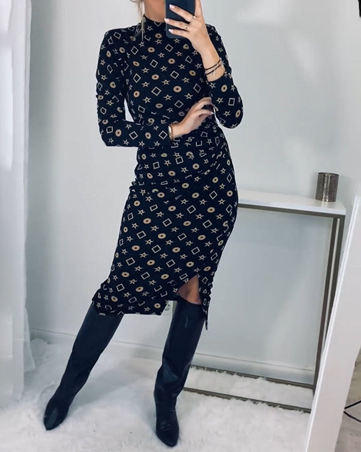 Stilla | Elegant Højhalset Kjole med Geometrisk Print
