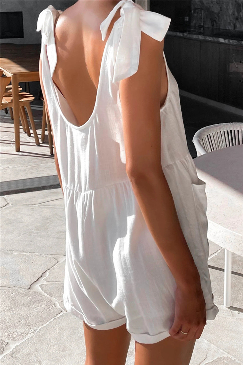 Stilla | Størrelse Scoop Neck Tie Shoulder Romper