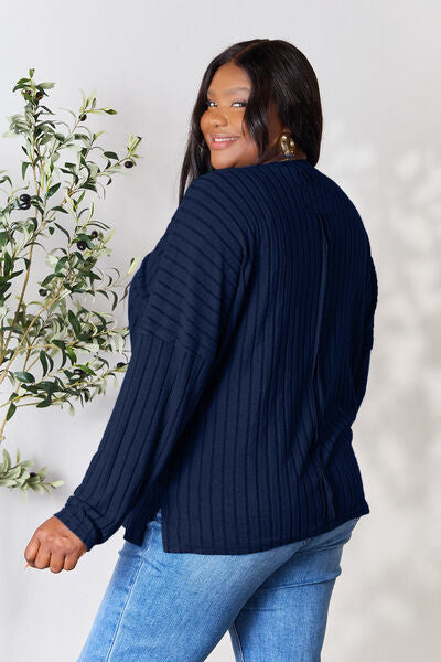 Stilla | Bae Full Size Ribbet Rund Hals Slids Strik Top
