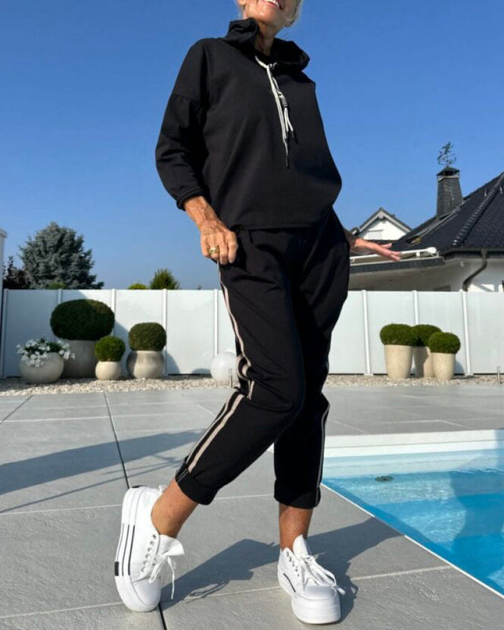 Stilla | To-delt sæt med dame hætte sweatshirt og bukser