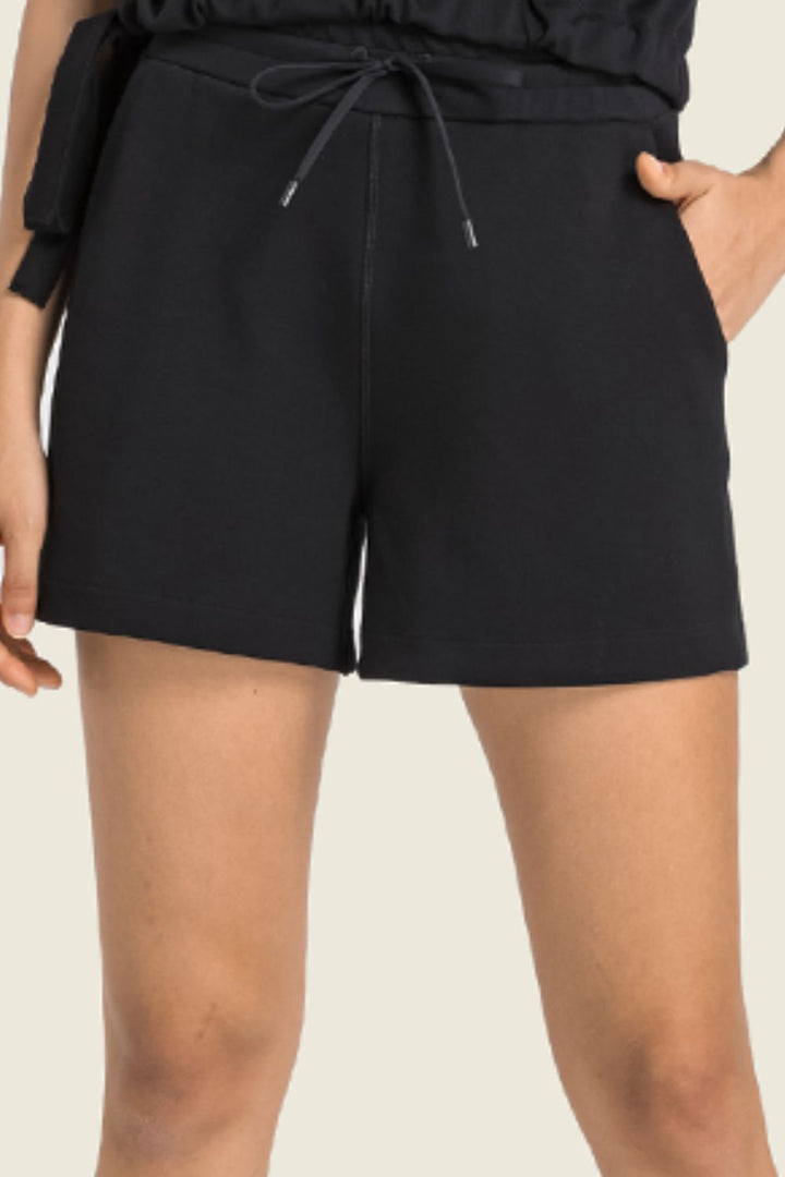 Stilla | Elastisk Talje Sports Shorts med Lommer