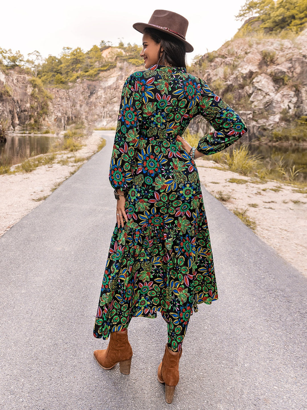 Stilla | Notched Neck Maxi Kjole