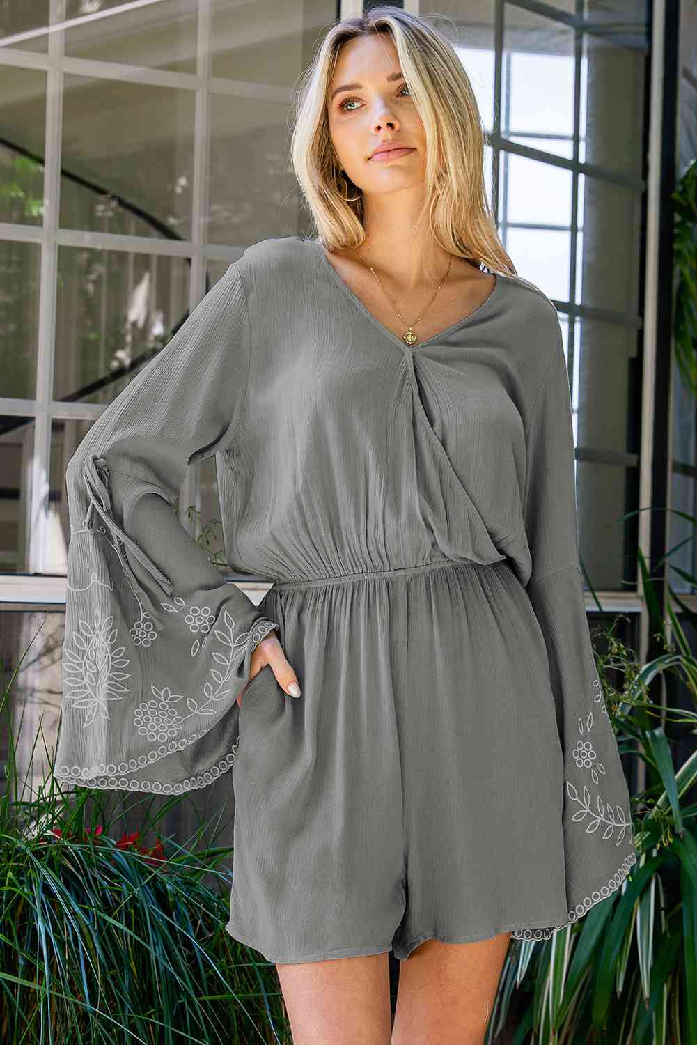Stilla | Hals Flare Ærme Romper