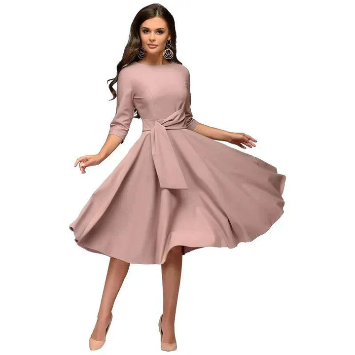 Stilla | Elegant midi-kjole med feminin silhuet