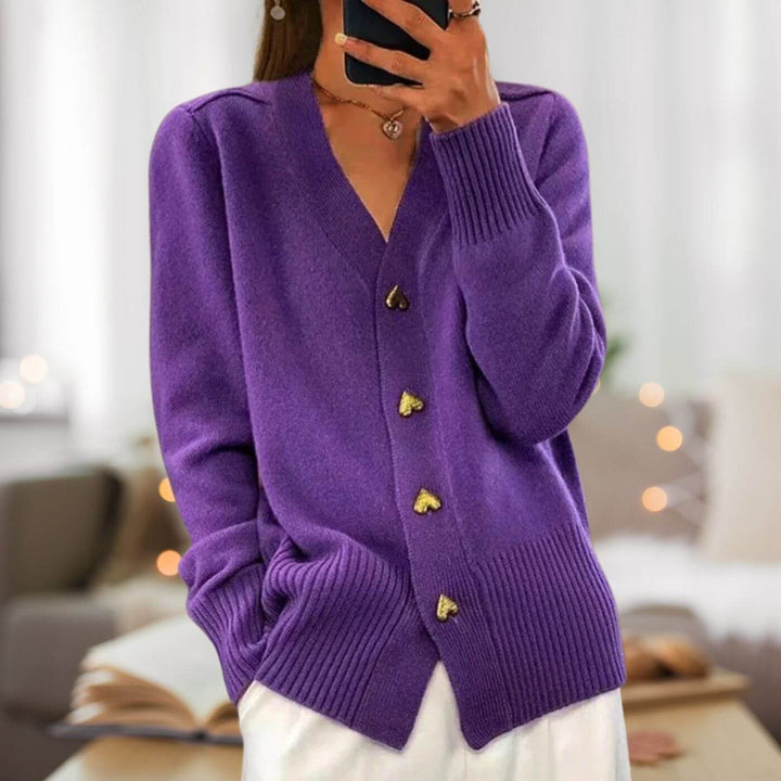 Stilla | Stilfuld Cardigan med Hjerteknap Detaljer