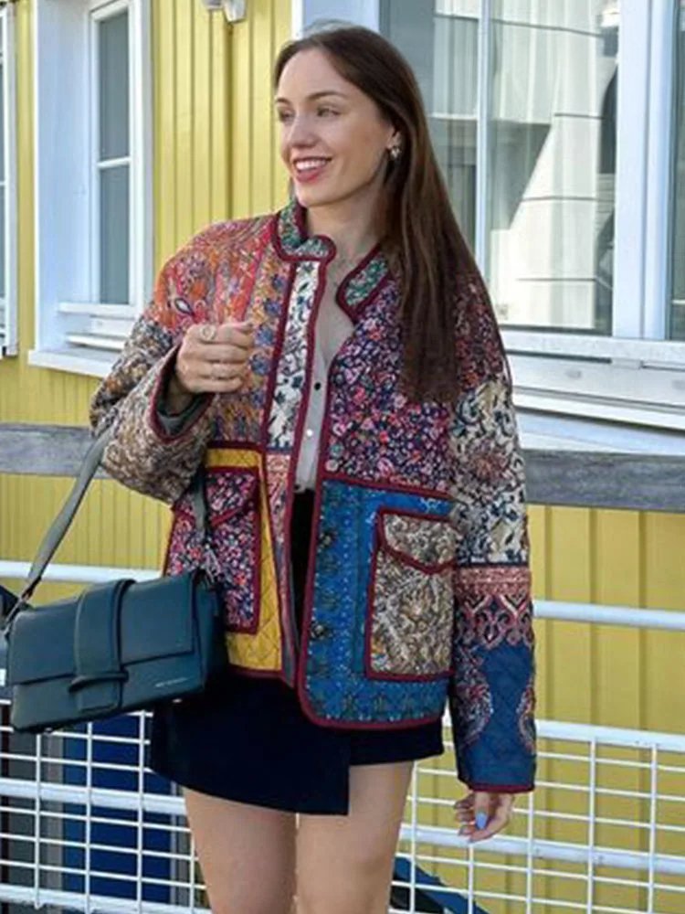 Skovae | Frakke med blomstertryk og patchwork-lommer