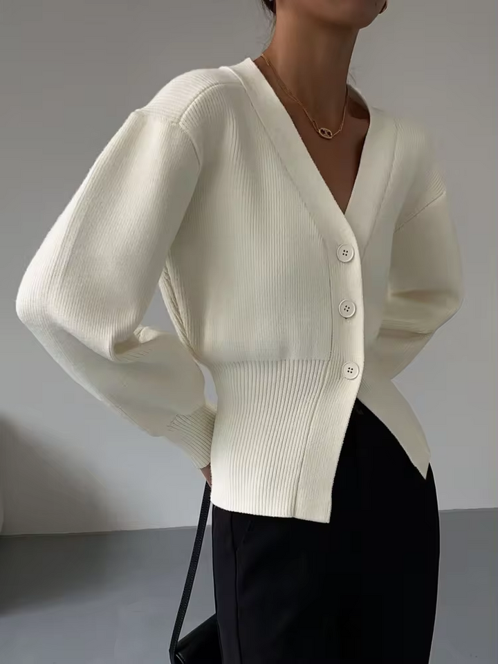 Stilla | Cozy Strikket Cardigan med V-Hals og Knaplukning