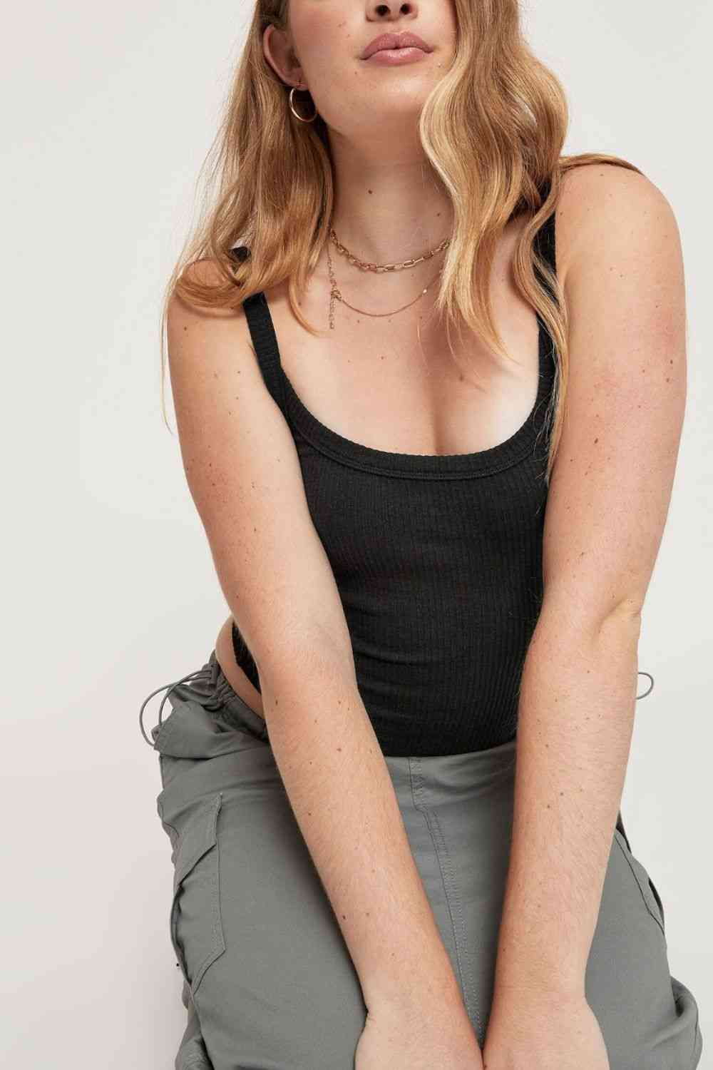 Stilla | Dine Drømme Ribbet Cropped Cami