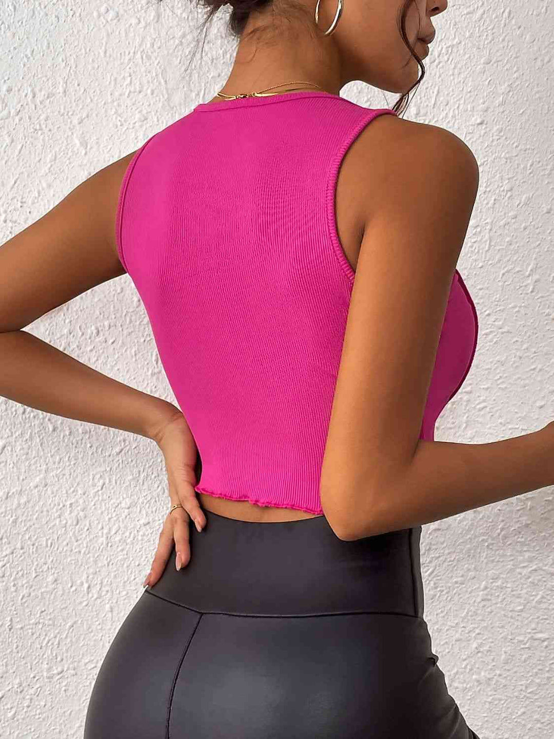 Stilla | Exposed Seam Scoop Neck Cropped Tank