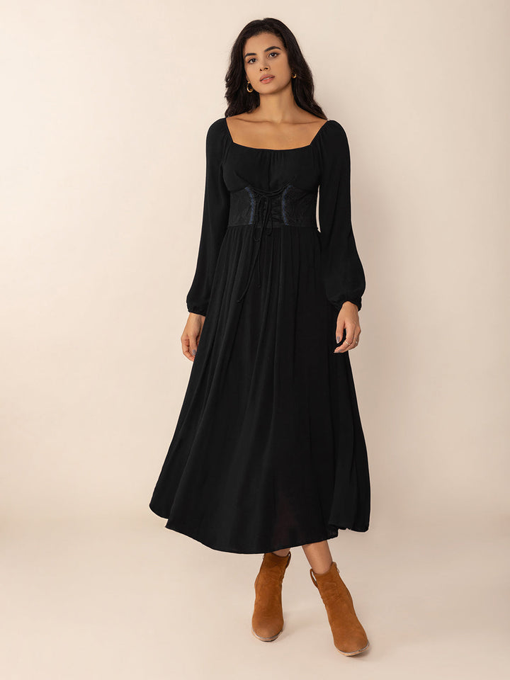 Stilla | Square Neck Langærmet Midi Kjole