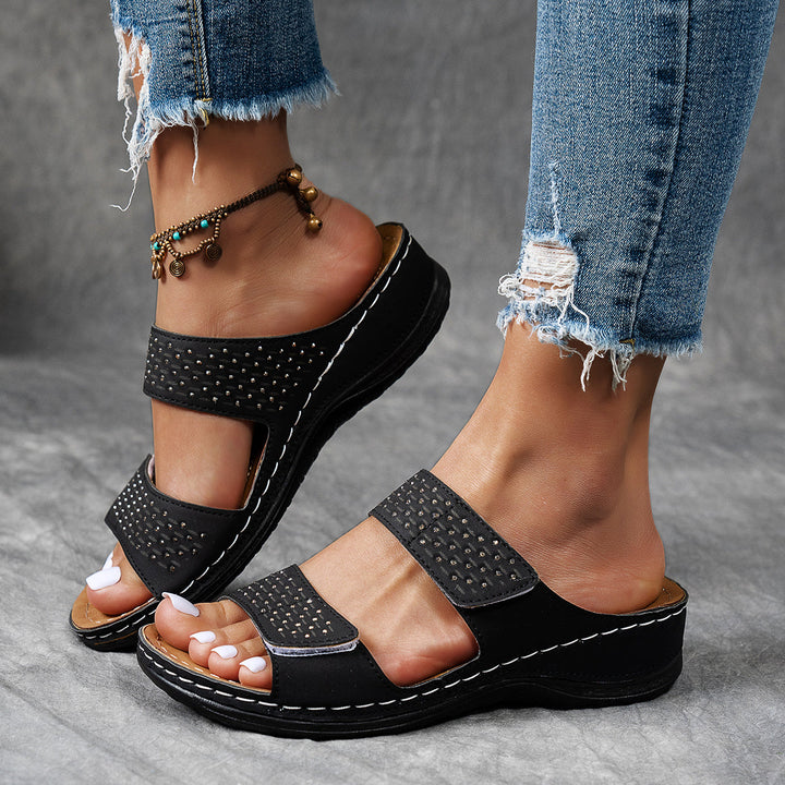 Stilla | Dame Sandaler På Kilehæl: Gyldne, Med Krystaller, Skridsikre, Komfortable, Elegante, Sommerlige