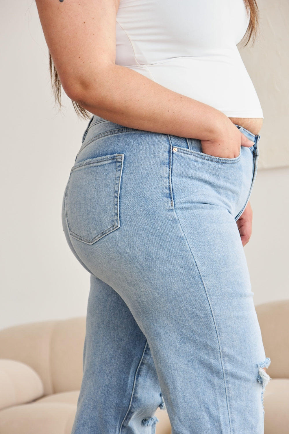 Stilla | Full Size Mavekontrol Høj Talje Raw Hem Distressed Jeans