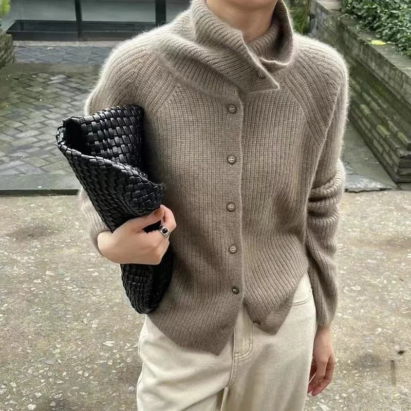 Stilla | Cozy Strikket Turtleneck Sweater med Knapper