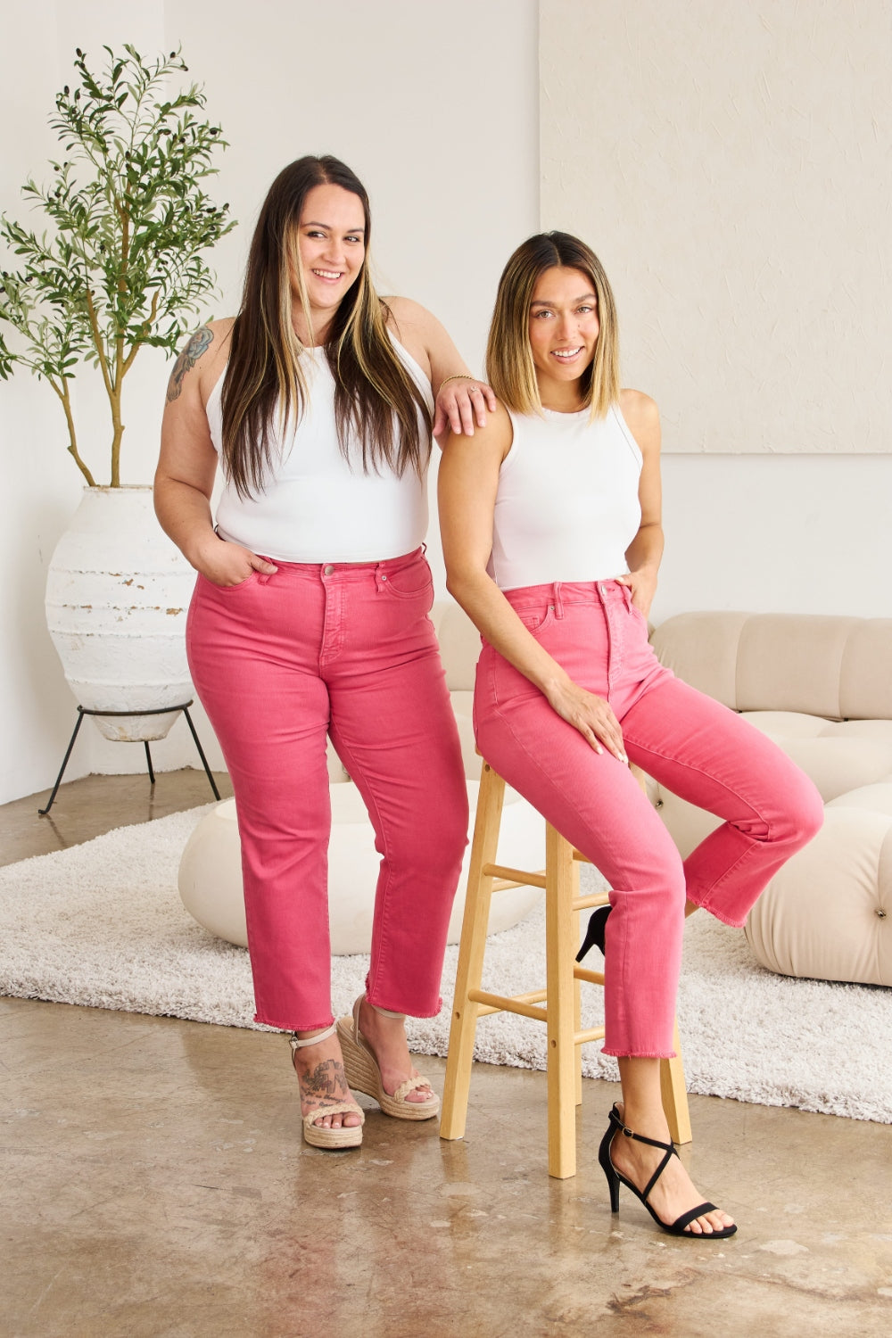 Stilla | Crop Dylan Full Size Mavekontrol Høj Talje Raw Hem Jeans