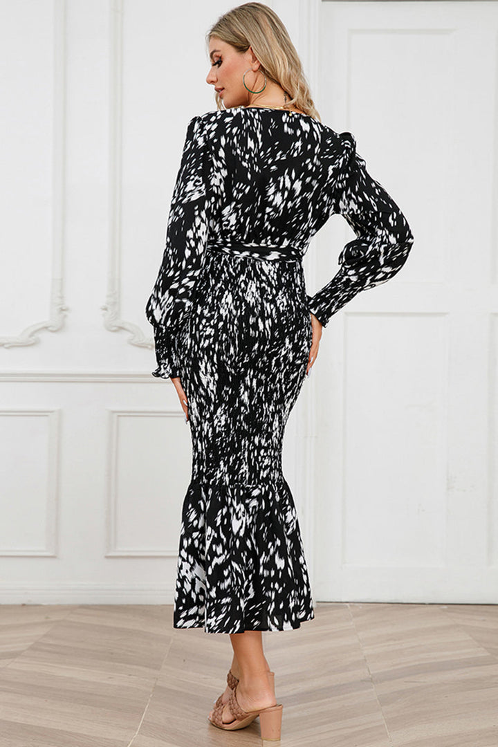 Stilla | V-Hals Smocked Midi Kjole