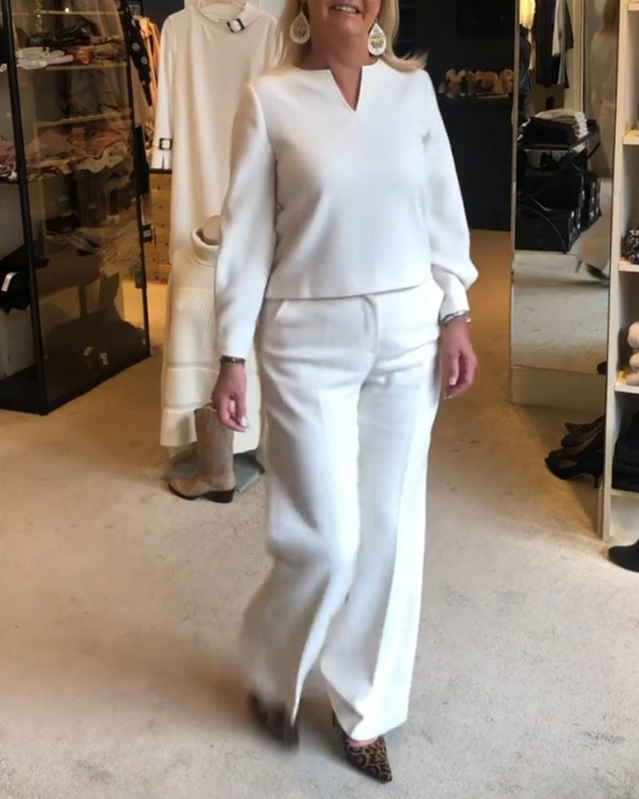 Stilla | Ensfarvet Elegant Top med V-Udskæring