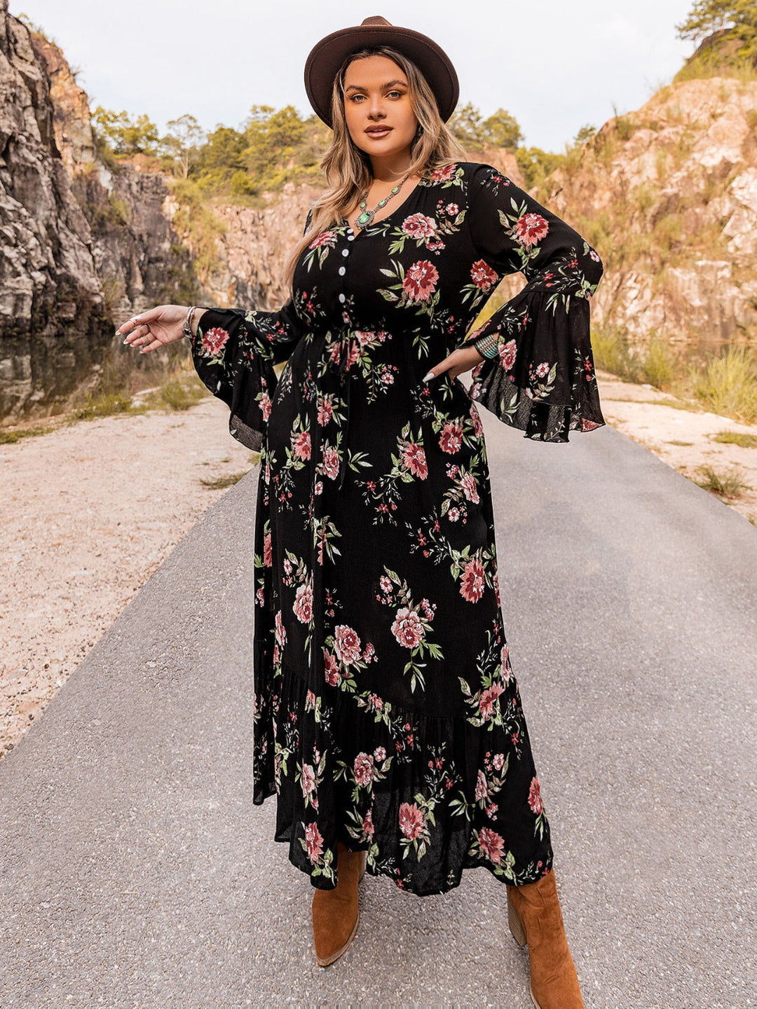 Stilla | Størrelse Blomster Flared Ærme Kjole