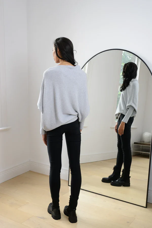 Stilla | Asymmetrisk Draperet Pullover